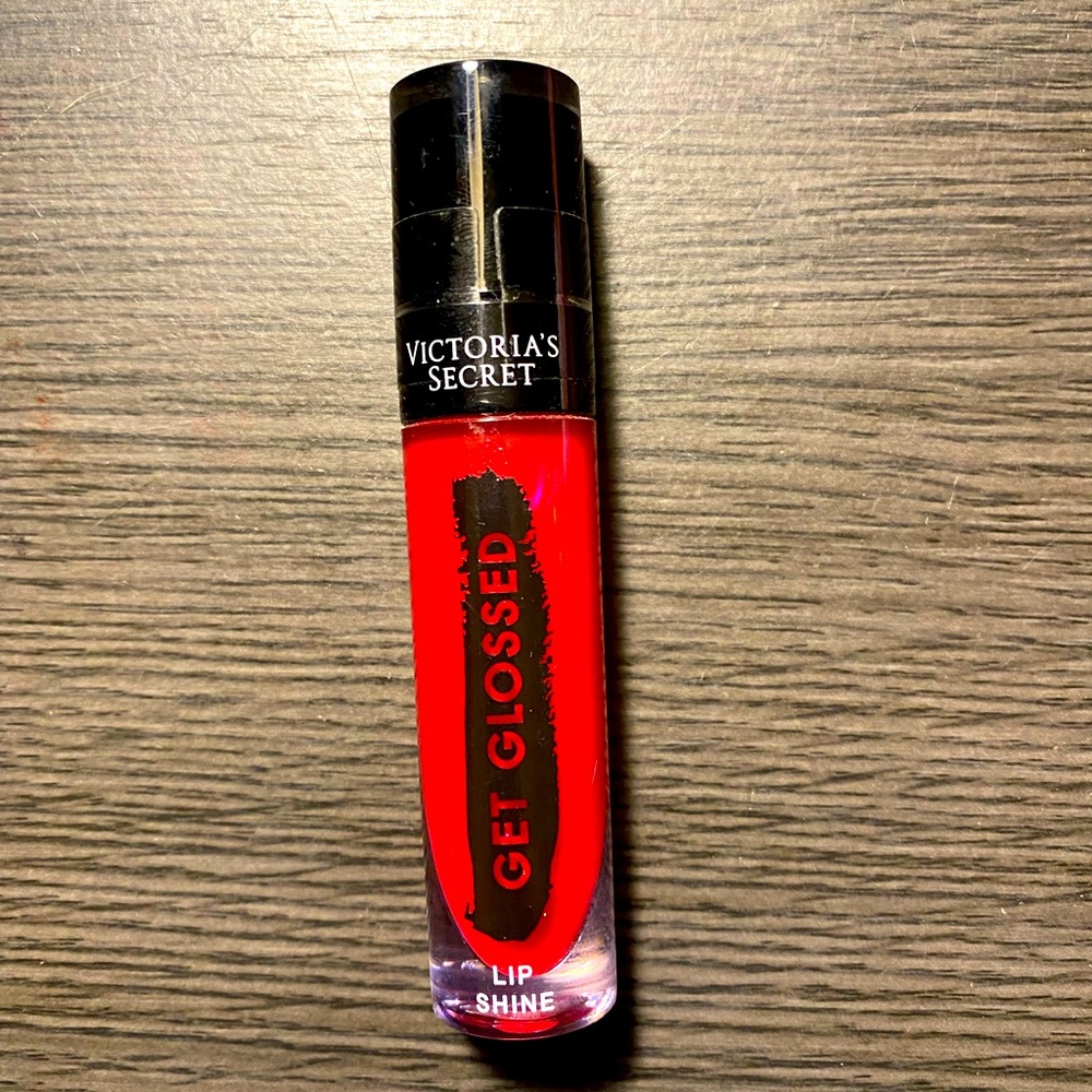 NWT VICTORIA’S SECRET Get Glossed Lip Shine 💋 LOVE IT